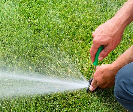 按照洒水车检查表进行适当的维护